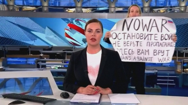 Ново развитие с руската журналистка, призовала за край на войната в тв ефир