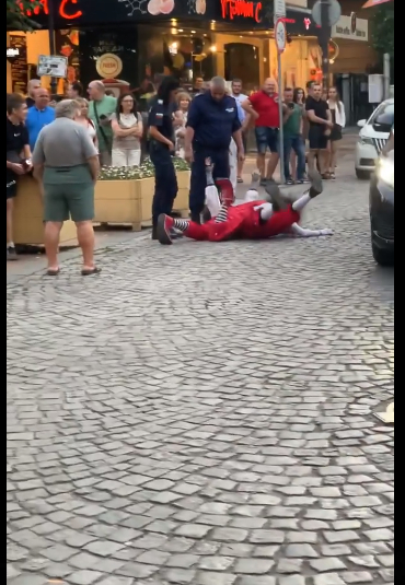 Такова нещо не се вижда всеки ден в София! Двама полицаи са в ступор БЛИЦ TV