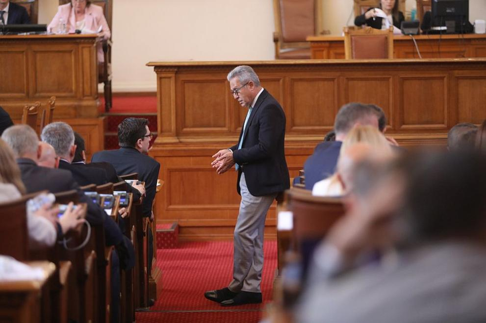 Депутатите гласуват окончателно промените в Закона за хазарта