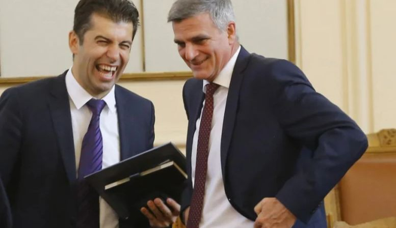 Андролова за воаяжа на Петков в Баку: Азерите купуват руски газ, а нашите смешници...