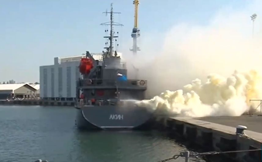 Военни гасят пожар на Пристанище "Бургас", но... ВИДЕО
