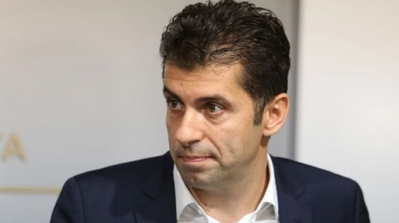Скандалната Габи от "Ергенът" се изгаври брутално с Кирил Петков ВИДЕО