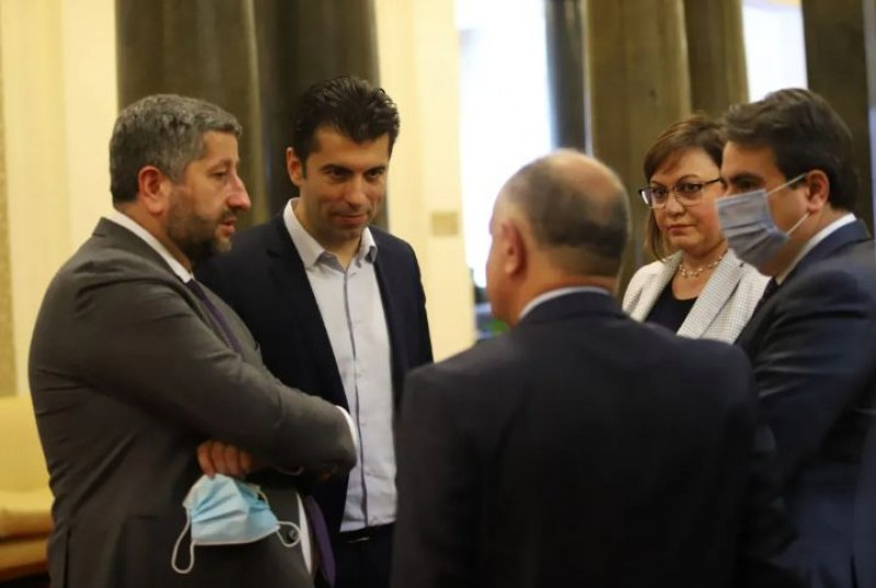 Нинова събира властта на ключова среща тази вечер