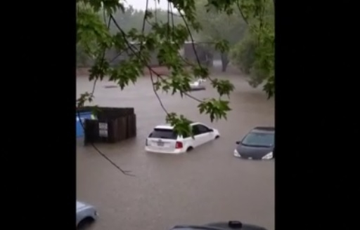 Водна стихия потопи Мисури ВИДЕО