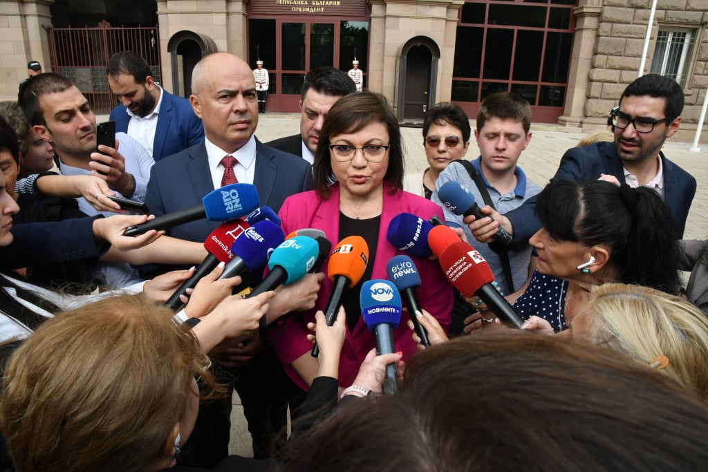Нинова обвини Радев, че е помогнал да бъде свалено правителството, и отказа участие на БСП в служебния кабинет, защото... БЛИЦ TV