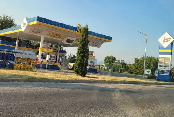 Шофьорка си тръгна разплакана от бензиностанция на "Петрол" след номера, които й погодиха СНИМКИ