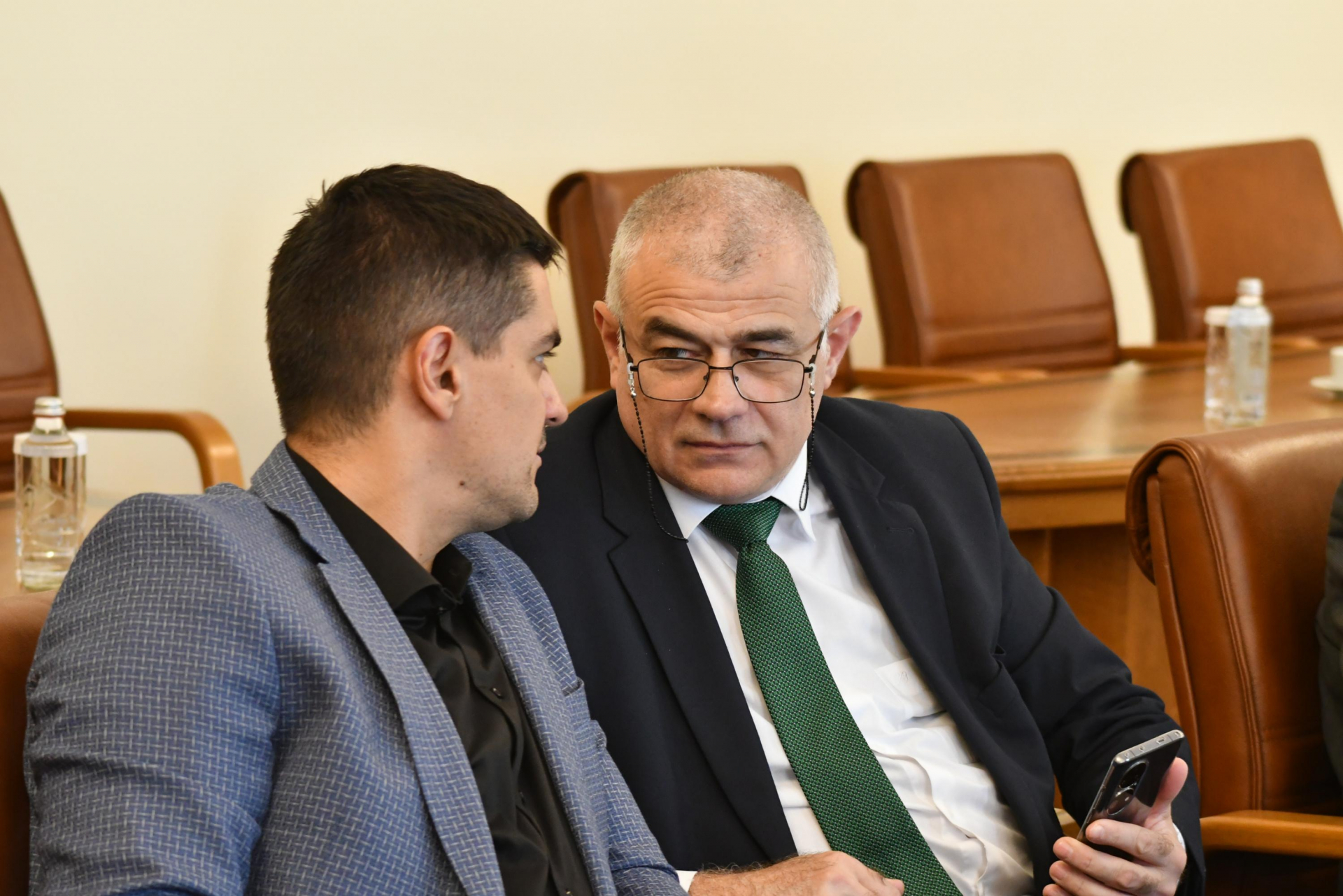 Вижте кабинета "Петков" за последно, Лена е отчаяна СНИМКИ