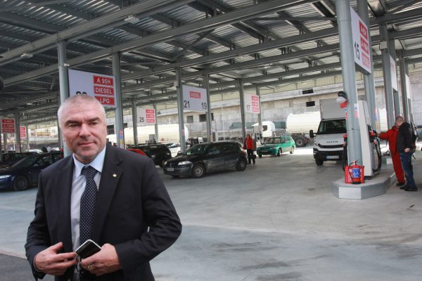 Марешки продава бензиностанциите! Да се готвят аптеките