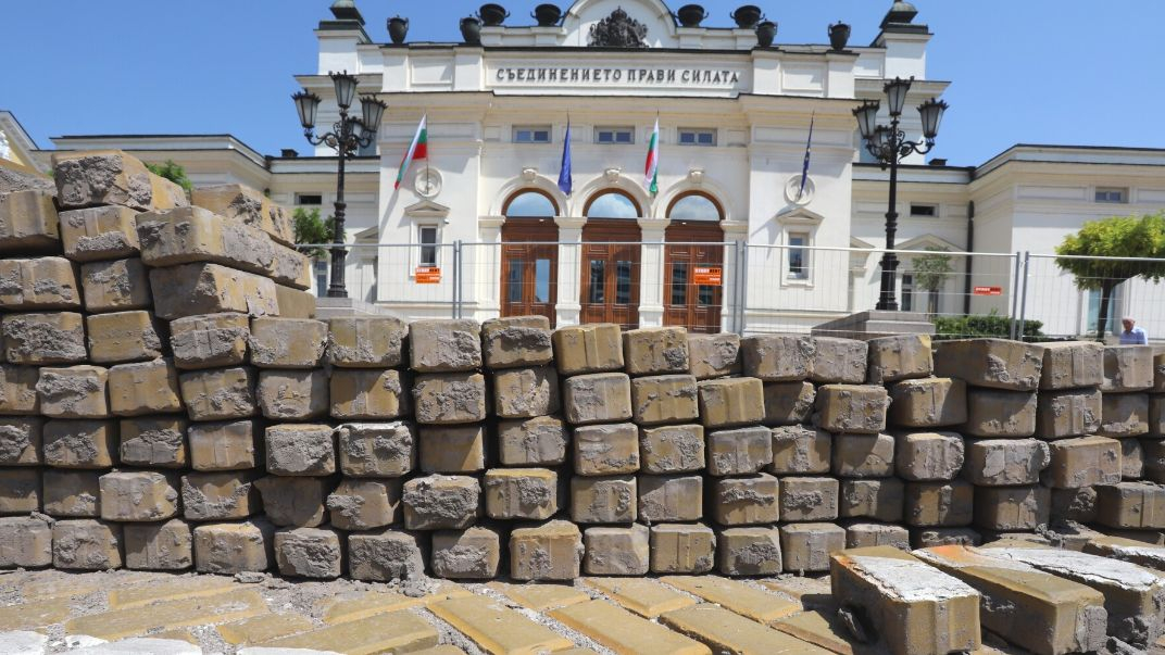 Промяната си отиде, а символ на София е неузнаваем СНИМКИ