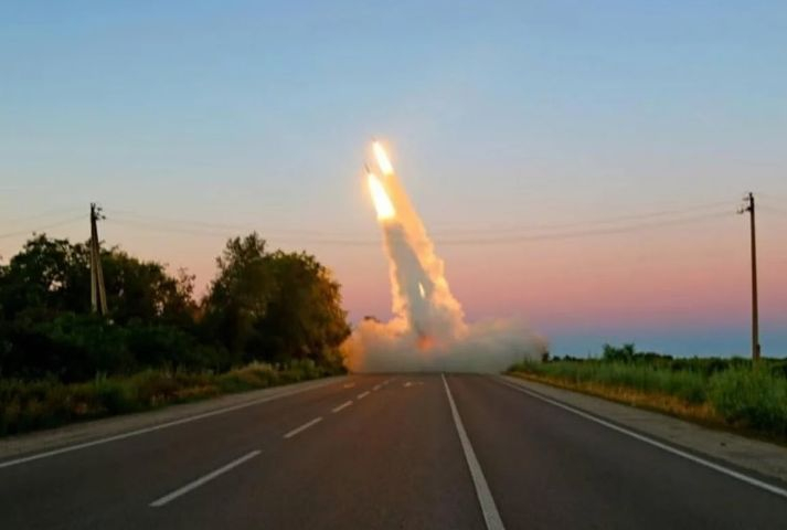 ВСУ унищожи с HIMARS руски влак с 40 вагона жива сила и оръжие в Херсон 