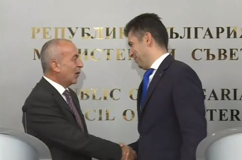 Пълен шаш! Какви ги свърши Петков при сдаване на властта БЛИЦ TV