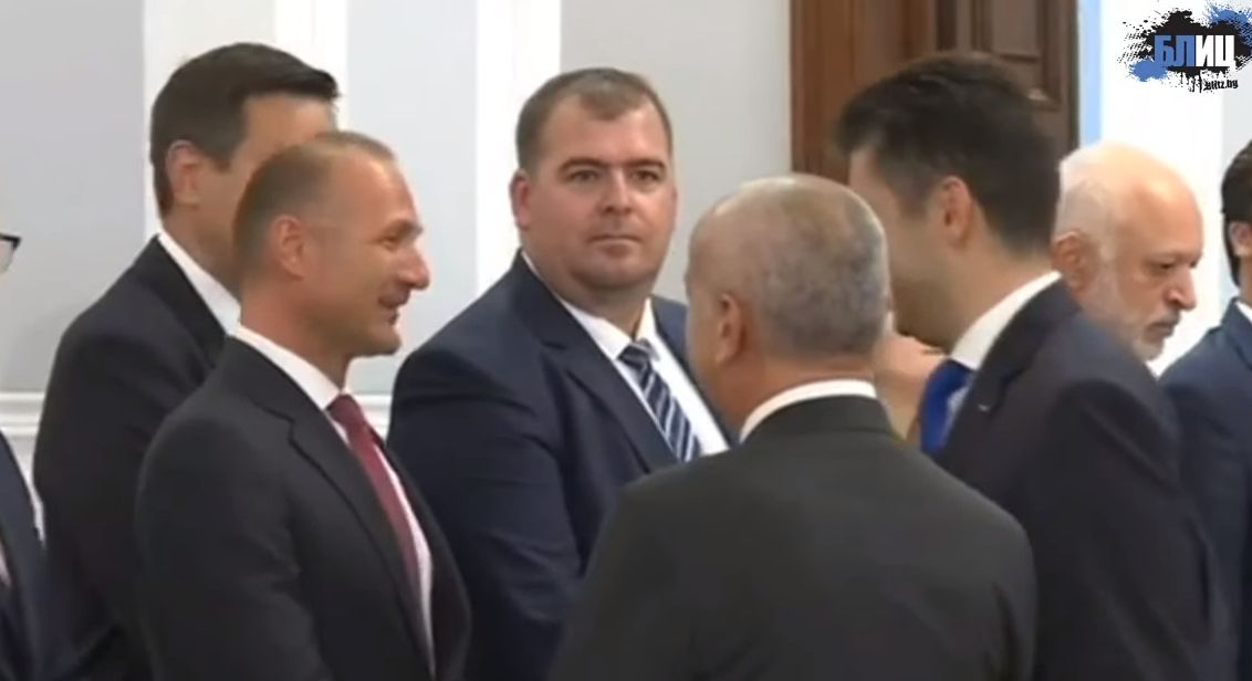 Пълен шаш! Какви ги свърши Петков при сдаване на властта БЛИЦ TV