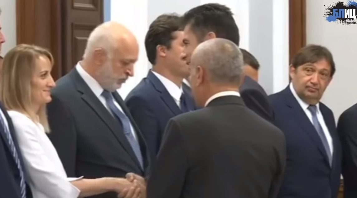 Пълен шаш! Какви ги свърши Петков при сдаване на властта БЛИЦ TV