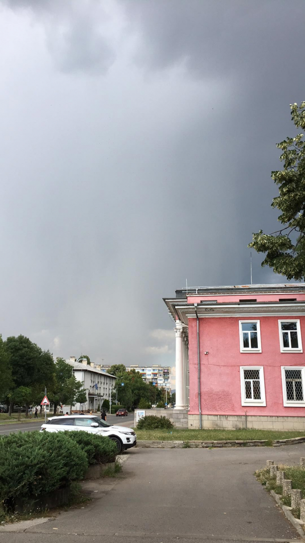 Лятна буря удари София СНИМКИ