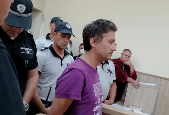 Съдът е в шах, ето какво направи догираният шофьор, вилнял в двора на КАТ-Пловдив