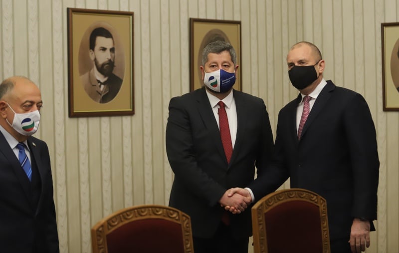 Борислав Цеков разкри как ДБ обръщат палачинката за Радев и Кремъл