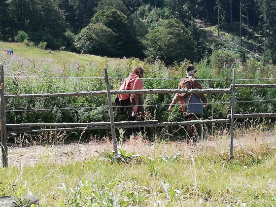 Участничка във вакханалията в Родопите проговори за голите хора и как приемали телата си, а...