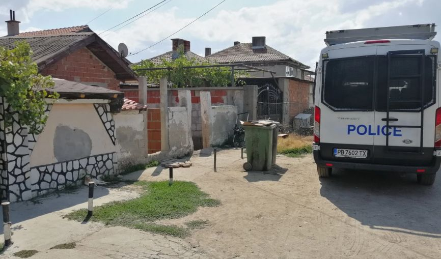 Още шокиращи разкрития за тройния убиец от Рогош, хванали го да...