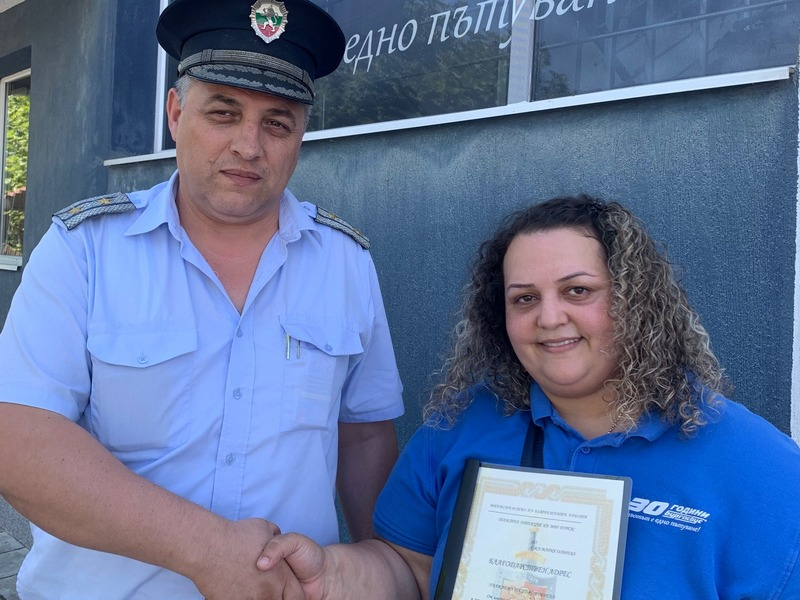 Лъчезарна кондукторка от Бургас смълча цяла България с постъпката си СНИМКИ