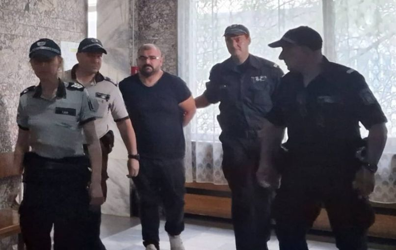 Тежък удар за шофьора от касапницата с румънски туристи край Търново СНИМКИ 