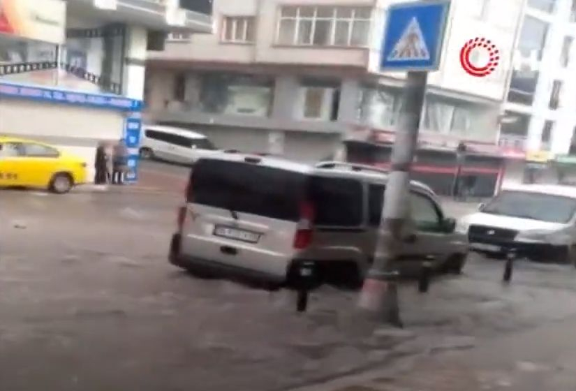 Потоп удави Истанбул! Апокалиптични СНИМКИ и ВИДЕО