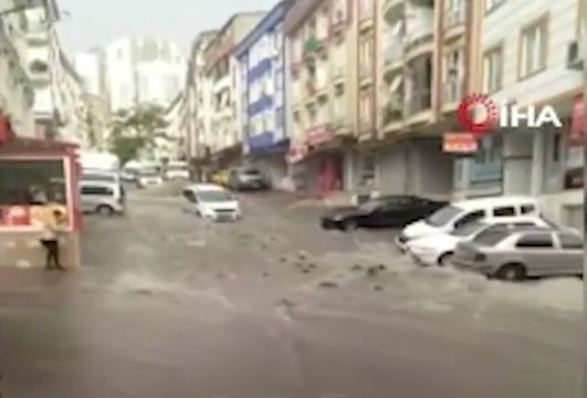 Потоп удави Истанбул! Апокалиптични СНИМКИ и ВИДЕО