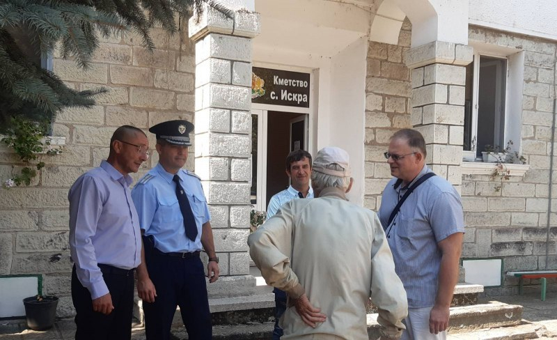 Лоша новина за братята, обрали и пребили дядо в село Искра