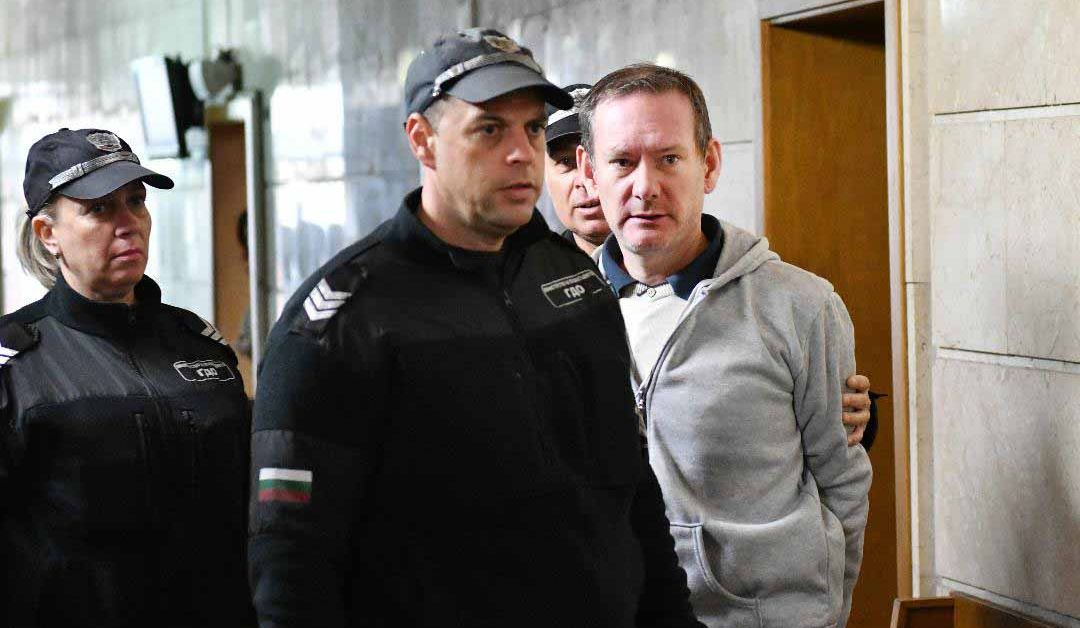 Съдът реши съдбата на педофила Даниел Хъл, а самият той ... 