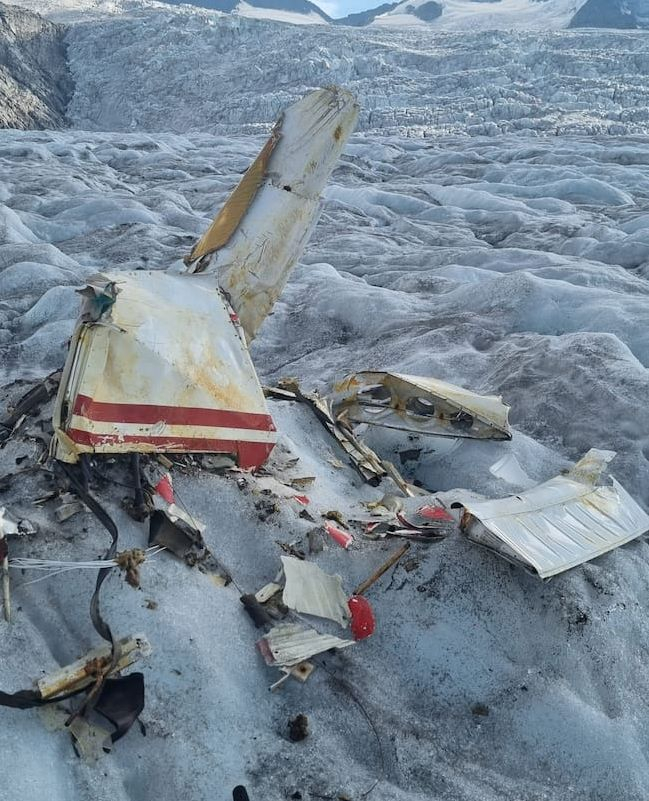 Планински водач тръгна по нов маршрут на ледник в Швейцария и реши мистерия от 1968 г. СНИМКИ