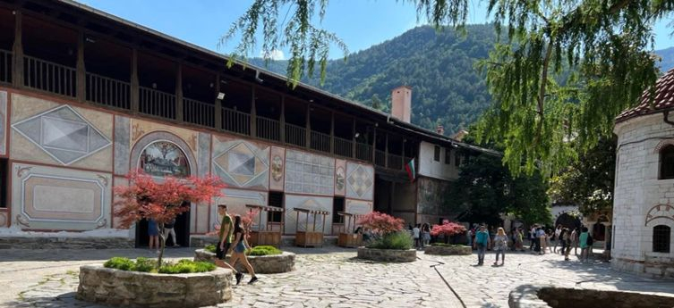 Чудо: Бачковската икона на Пресвета Богородица помогна на бременна да...