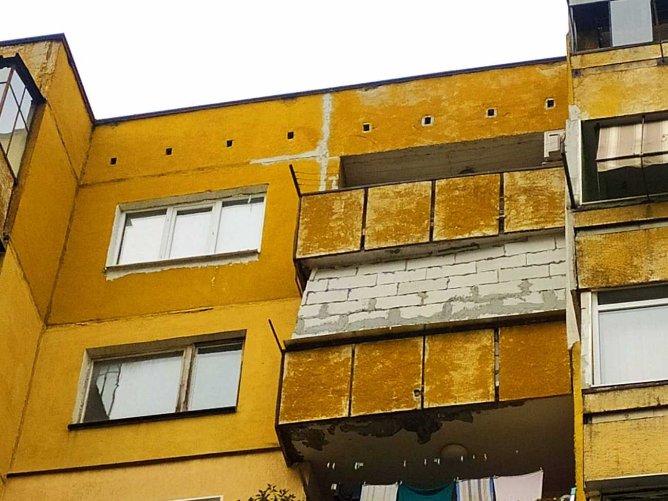 Такова строително извращение във Враца не бяха виждали СНИМКА