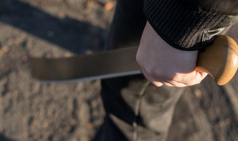 Брутални сцени с мачете в казино в Пещера, момиче пищи от ужас