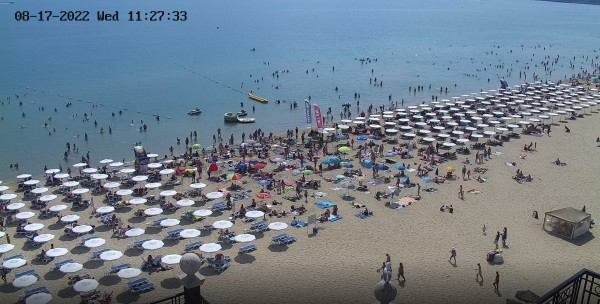 Печална гледка днес от плажовете на юг от Бургас СНИМКИ