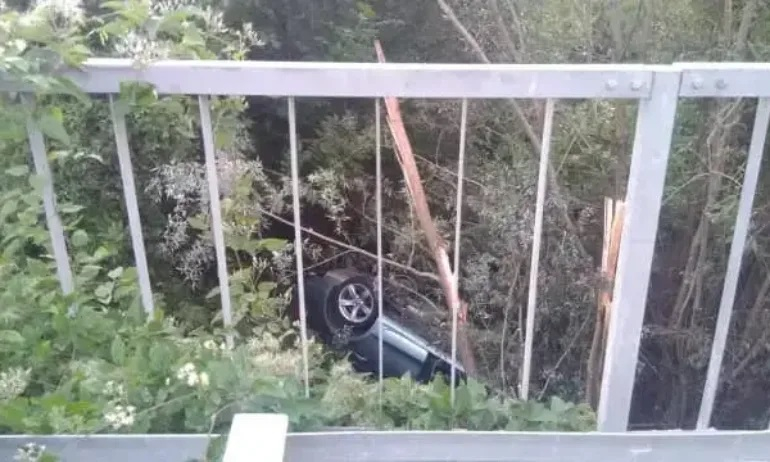 Млад джигит катастрофира лошо, чака 17 часа, за да го извадят от колата