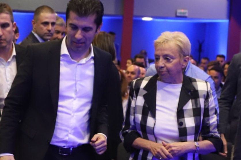 Пиарката на Киро и Асен им нанесе страшен удар! Заряза ги преди изборите и хвана гората 