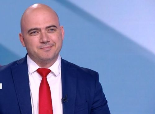 Министърът на туризма призна къде почива, призова да изберем родното