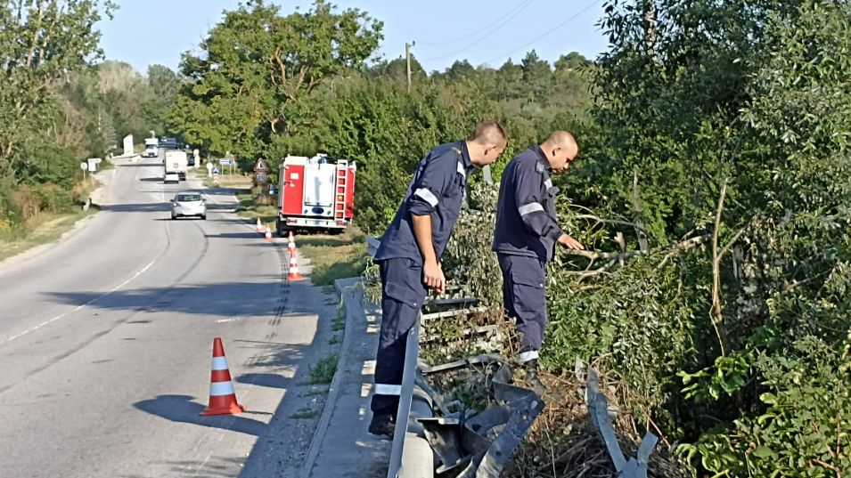Спасителите на шофьор в Тервел: Истинско чудо е това, което видяхме СНИМКИ