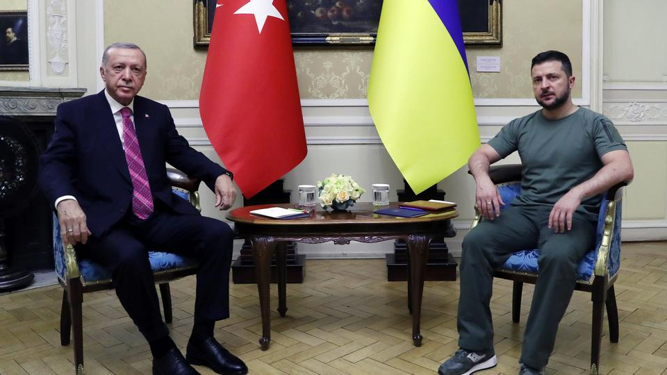 Зеленски посрещна Ердоган по маратонки, ето какво си казаха ВИДЕО