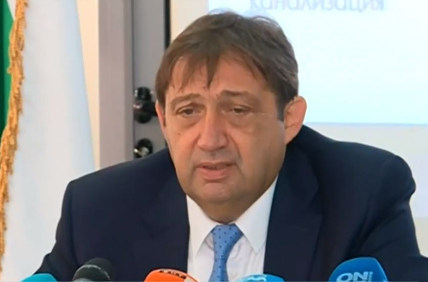 Шишков: Възложено е на АПИ да подготви конкурси само за зимно почистване ВИДЕО