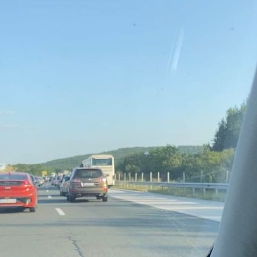 На "Тракия" е ад! Куп шофьори в ужасна тапа в жегата на път за морето ВИДЕО 