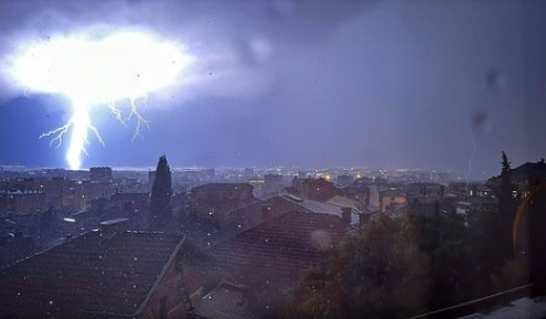Адът се стовари върху Стара Загора нощес ВИДЕО