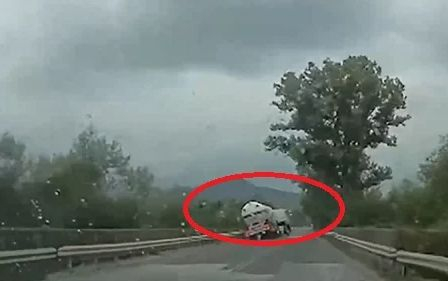Лоши новини за двама от пострадалите при адското меле с цистерна и джип край Ботевград