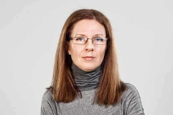 Червенокоса дама е новият сив кардинал на "Промяната" СНИМКА