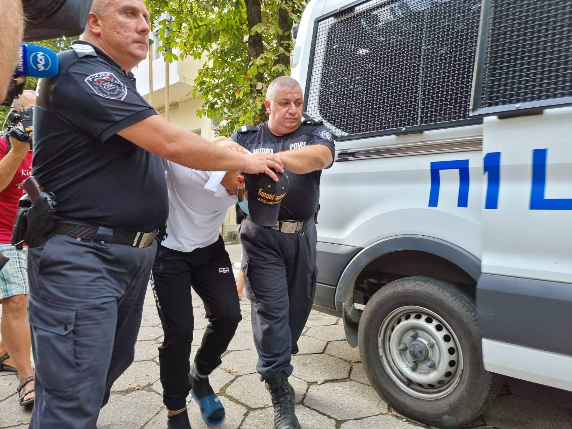 От последните минути: Ето какво се случва с каналджията, прегазил и убил двама бургаски полицаи ВИДЕО 
