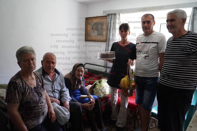 Баба Златка чукна 100, ето я тайната на дълголетието й 