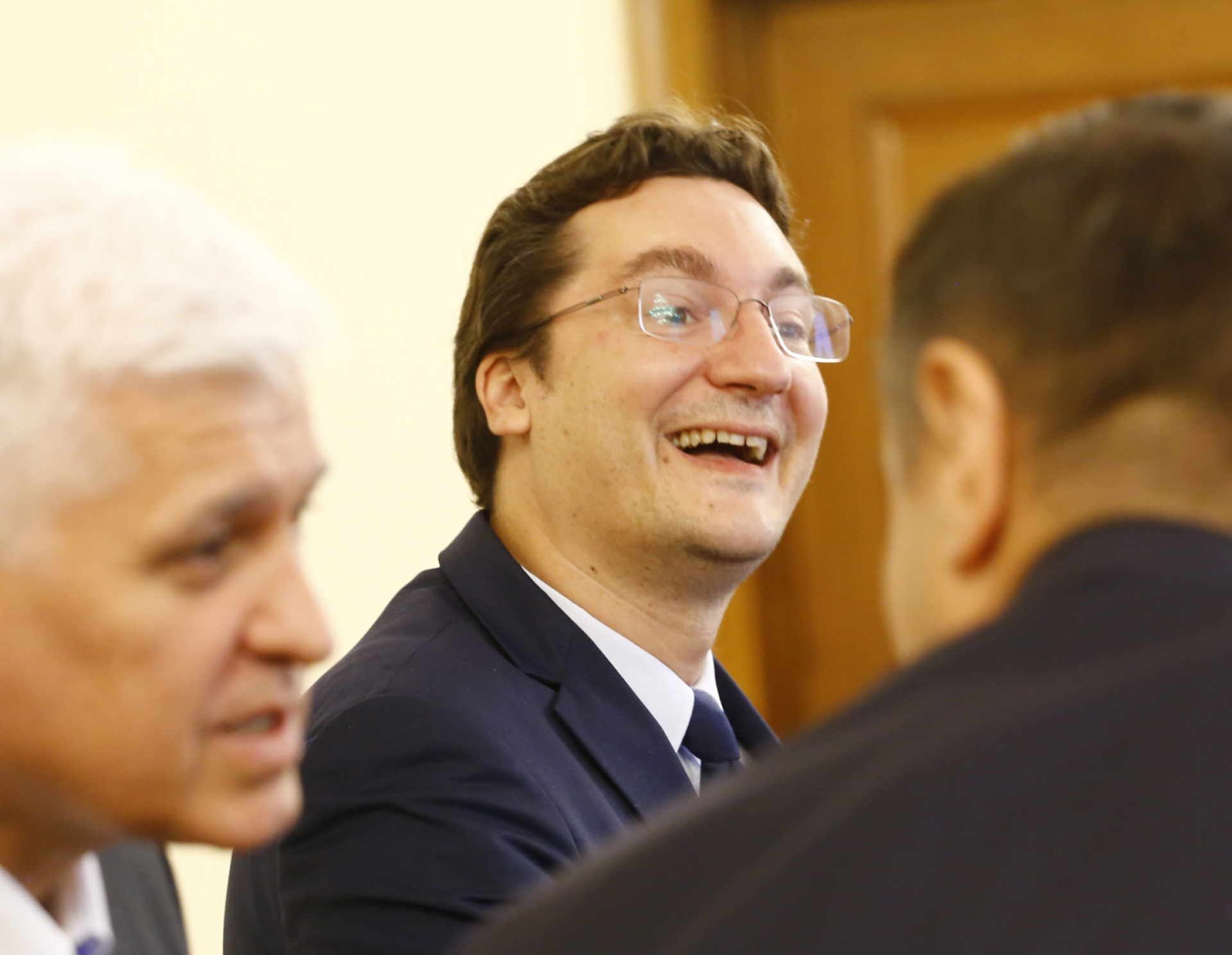 Крум Зарков удушил котето на Мая Нешкова!? Ето какво обясни правосъдният министър