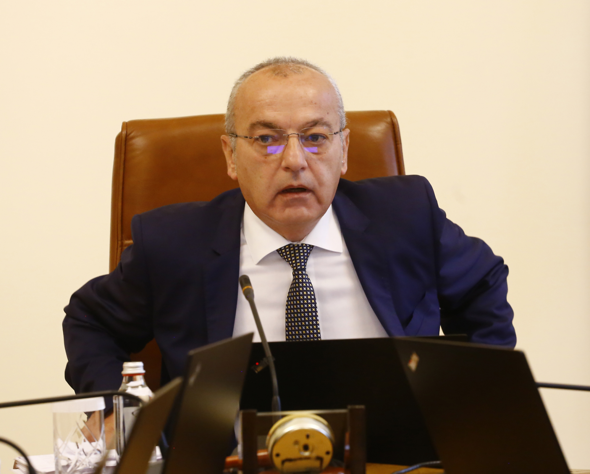 Гълъб Донев потъна в скръб след кончината на акад. Антон Дончев 