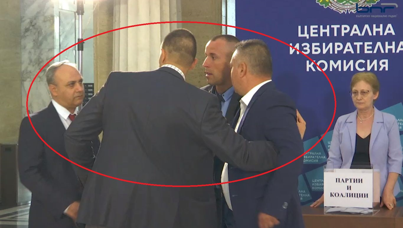 Бесен екшън в ЦИК! Гардове на НСО награбиха член на ВМРО и... БЛИЦ TV