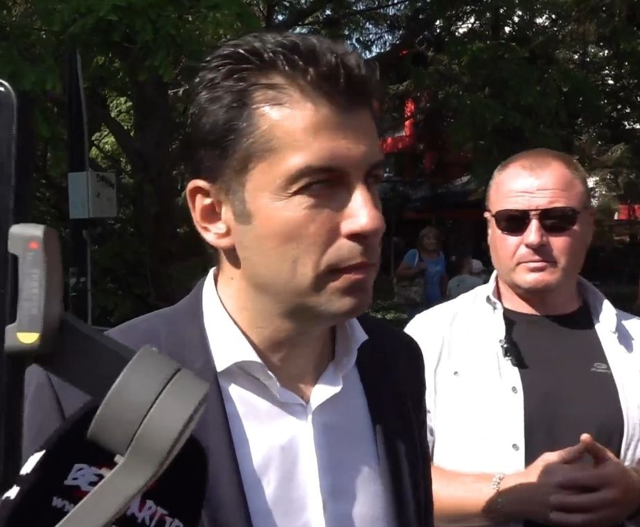 Петков и Василев сътвориха предизборен панаир във Велико Търново ВИДЕО