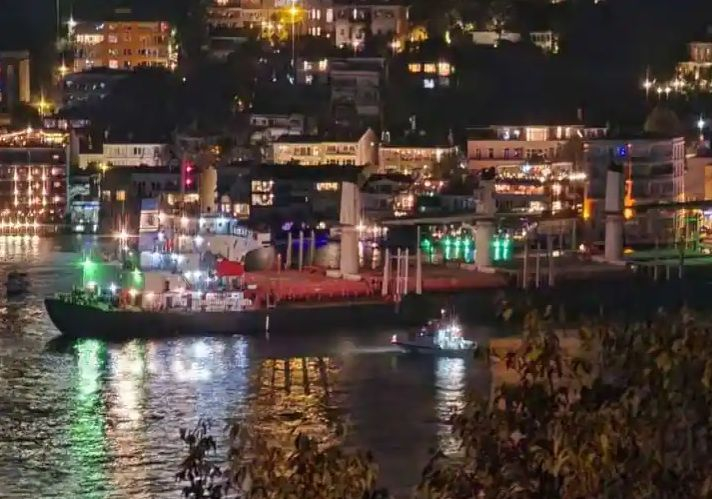 173-метров кораб с украинско зърно заседна в Босфора ВИДЕО 